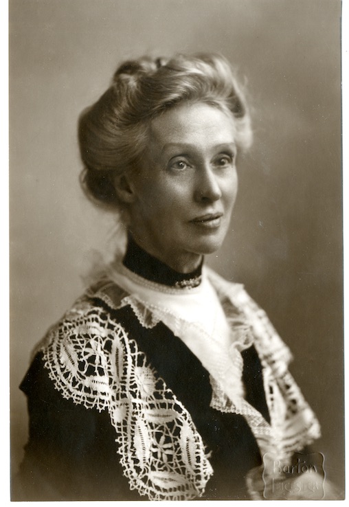 Black and white photograph of Agnes Archer Evans from the Memorial Portraits book of the University of Leicester.