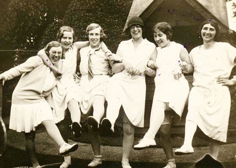 Black and white photograph of Loughborough Lawn Tennis Club ladies, with Mabel Towle wearing hat.